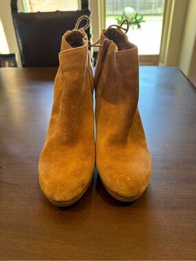 Giani Bini Women’s Suede Ankle Boots - Tan size 9